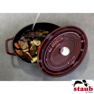 Caçarola Oval 23cm Vermelha Granada Staub La Cocotte de Ferro Fundido