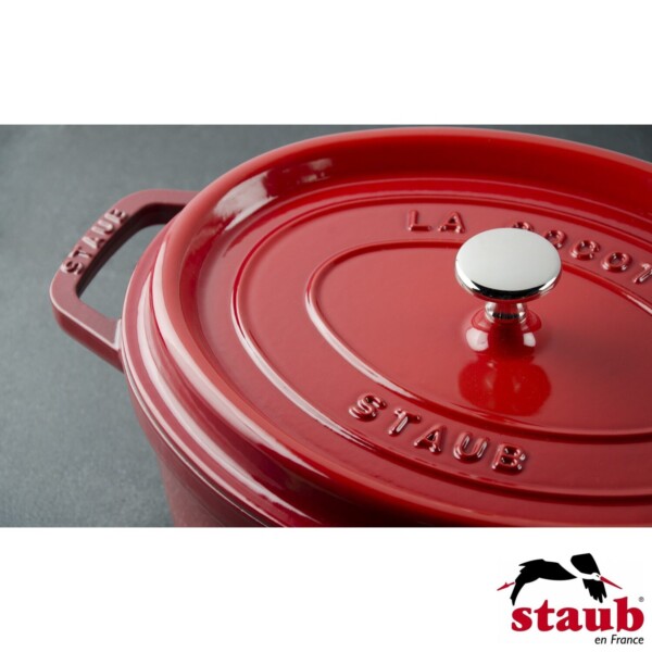 Caçarola Oval 27cm Cereja Staub La Cocotte de Ferro Fundido