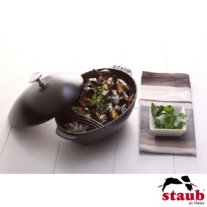 Caçarola para Frutos do Mar Oval 25cm Preta Staub Specialties de Ferro Fundido