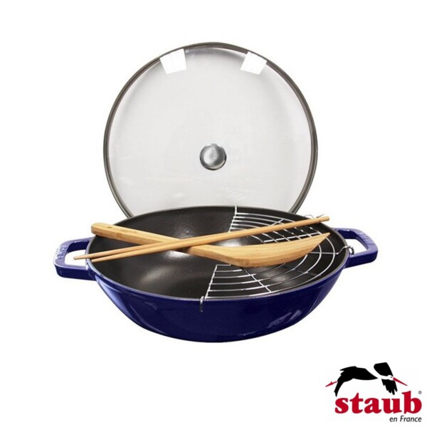 Wok com Tampa de Vidro 30cm Azul Marinho Staub Specialties de Ferro Fundido