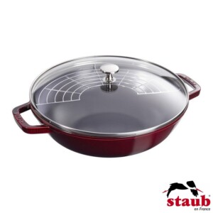 Wok com Tampa de Vidro 30cm Vermelha Granada Staub Specialties de Ferro Fundido