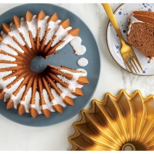 Fôrma para Bolo Nordic Ware Brilliance Bundt Redonda 26cm Dourada de Alumínio Fundido