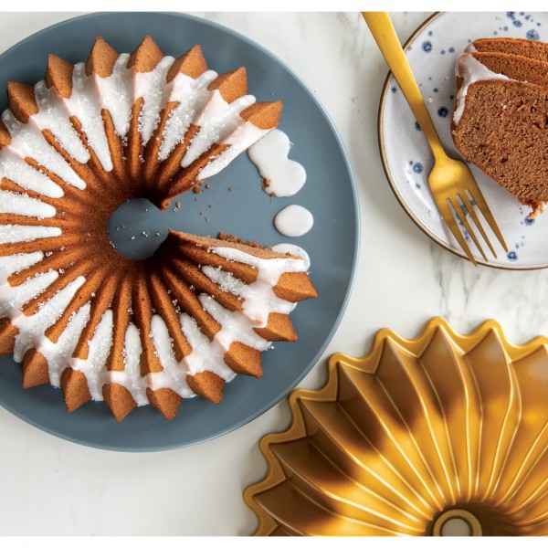Fôrma para Bolo Nordic Ware Brilliance Bundt Redonda 26cm Dourada de Alumínio Fundido